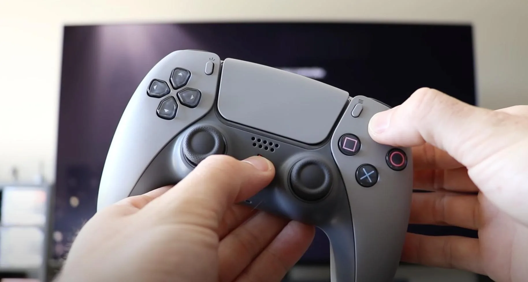 PS5 DualSense: як переключатись між кількома пристроями без дроту